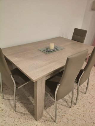 Mesa de Comedor con 4 Sillas