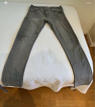 Pantalón vaquero gris