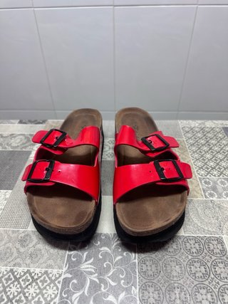 Sandalias Rojas con Hebillas