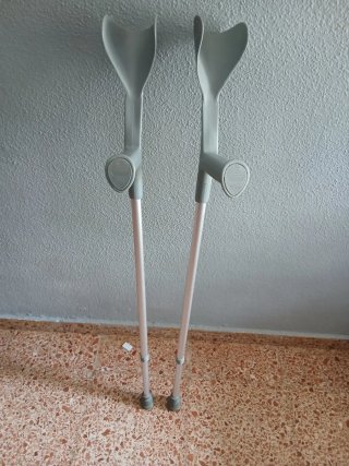 Par de muletas ortopédicas ajustables