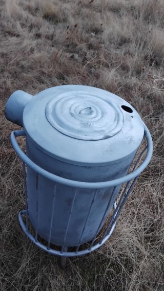 Estufa de leña metálica