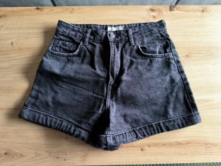 Pantalón vaquero corto negro