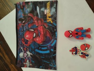 Set Astuccio e 3 Gomme+ Spider-Man.