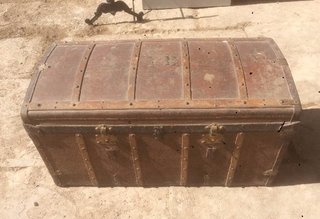 Baúl de viaje antiguo de madera