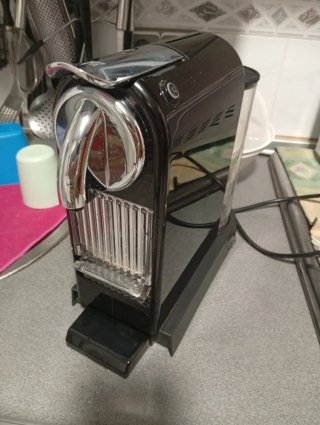 Cafetera Nespresso Negra, piezas