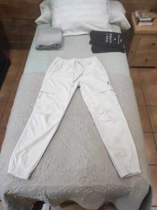 Pantalones Cargo Bershka Color Crema
