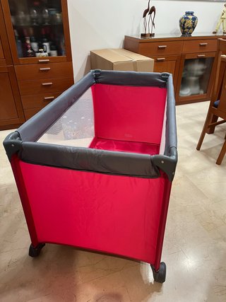 Cuna de viaje plegable rosa y gris