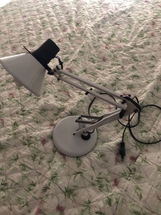 Lámpara de mesa articulada