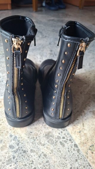 Botines Zara Negros con Tachuelas