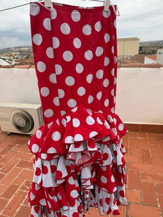 Traje de gitana rojo con lunares celestes