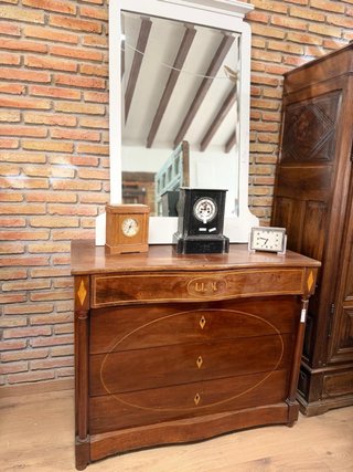 Cómoda Antigua Isabelina de Madera