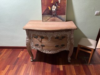 Cómoda de madera estilo clásico