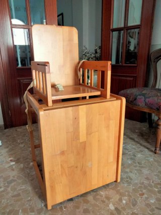 Trona de madera evolutiva