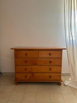 Cómoda de madera con 4 cajones