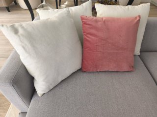 Cojín a estrenar de Maisons du Monde.