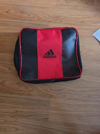 Neceser Deportivo Adidas Negro y Rojo