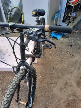 Bicicleta de paseo negra