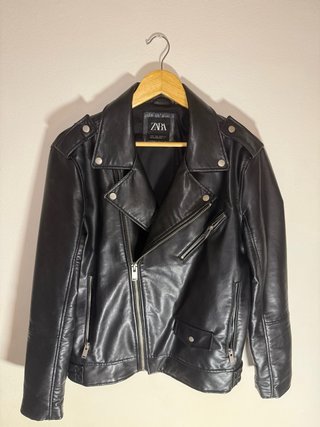 Abrigo de cuero negro Zara