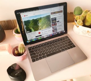 Apple MacBook Pro 2017 i5 2.3GHz 8GB RAM Portatile