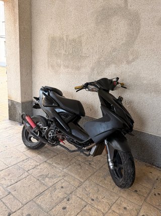 Yamaha Aerox moderna echa por la 49 racing