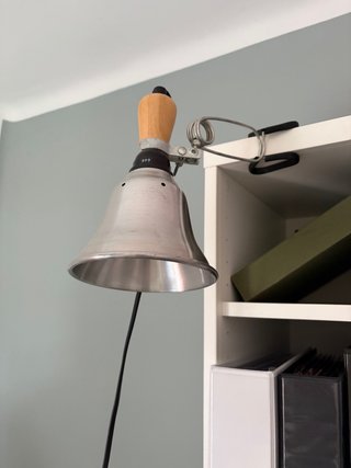 Lámpara de pinza para mueble