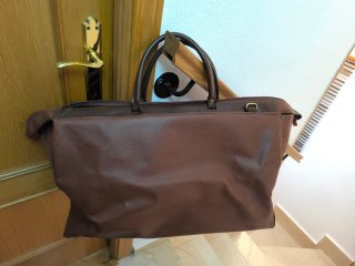 Bolso de viaje marrón