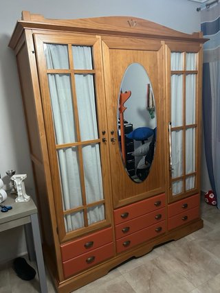 Armario de madera con espejo y cajones , perchero