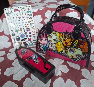 Set Monster High: Bolso, Estuche y Pegatinas