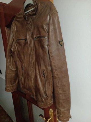 Chaqueta de cuero marrón