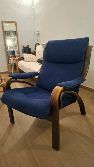 Butaca Vintage de Madera y Tela Azul