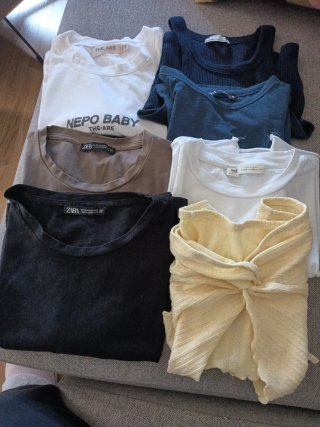 Lote de 6 camisetas de chica y un top.