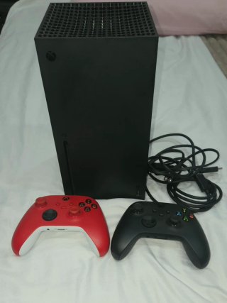 Xbox Series X con 2 mandos