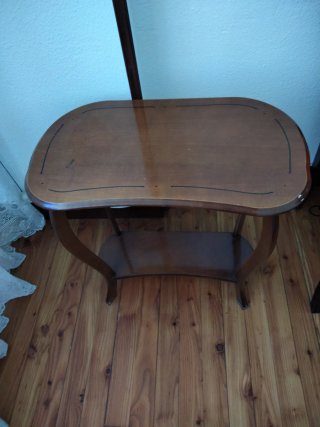 Mesa auxiliar de madera