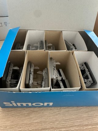 Lote de interruptores y enchufes Simon