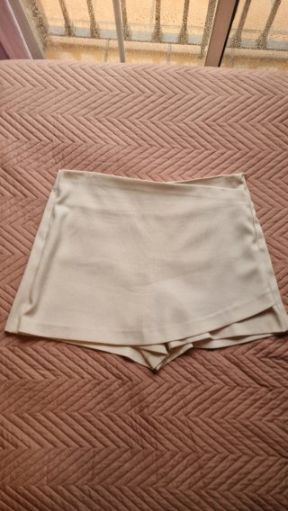 Falda pantalón corta beige
