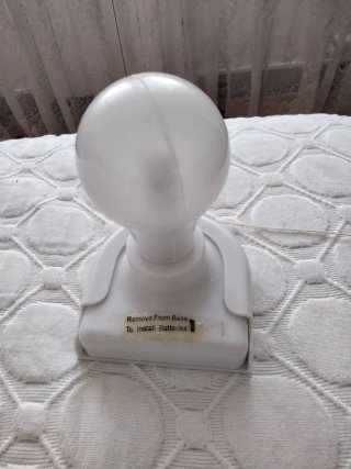 Lámpara de mesa tipo bombilla