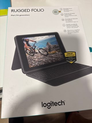 Funda con Teclado Logitech Rugged Folio iPad 7