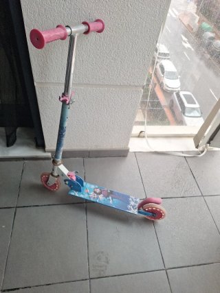 Patinete Infantil Frozen. Se pliega