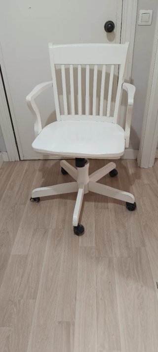 Silla de escritorio de madera blanca