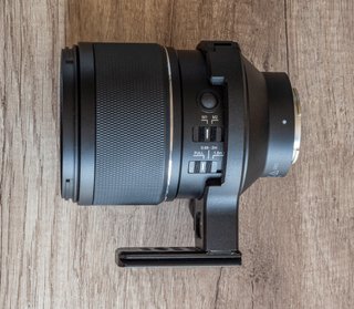 Objetivo Samyang AF 135mm F1.8 FE con soporte