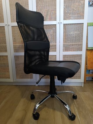 Silla de estudio ergonómica negra