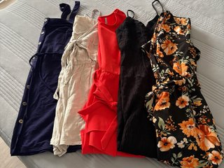 Lote de 5 vestidos y monos de mujer. Talla M/38