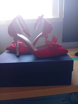 Tacones Rojos con Lazo