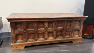 Baúl de madera maciza estilo castellano