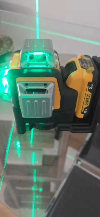 Nivel Láser de lineas verdes 3D ideal trabajos .