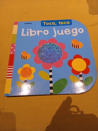 Libro explora texturas, colores y sonidos