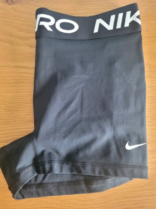 Shorts Nike Pro negra malla corta mujer