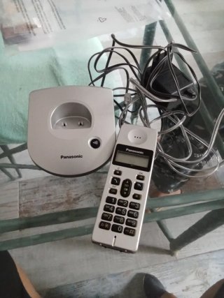 Teléfono inalámbrico Panasonic.