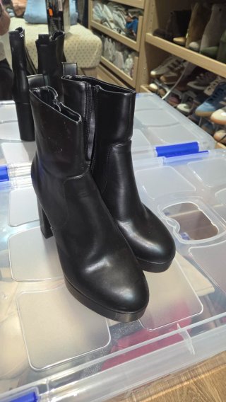 Botines Negros con Tacón y Plataforma