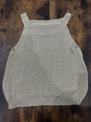 Camisa de tirantes dorada